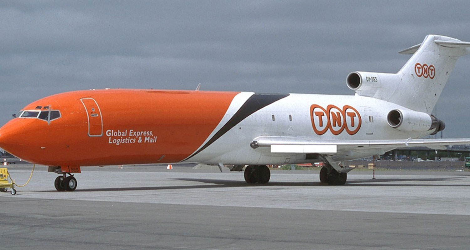 Emirates and TNT providing assistance in Manila during Typhoon Haiyan 2013